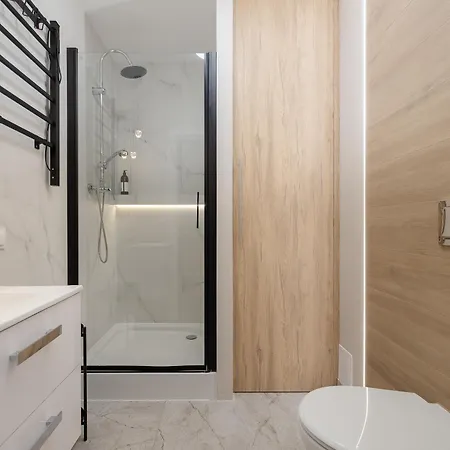 Luxury Barnim Vernon By Bookinghost