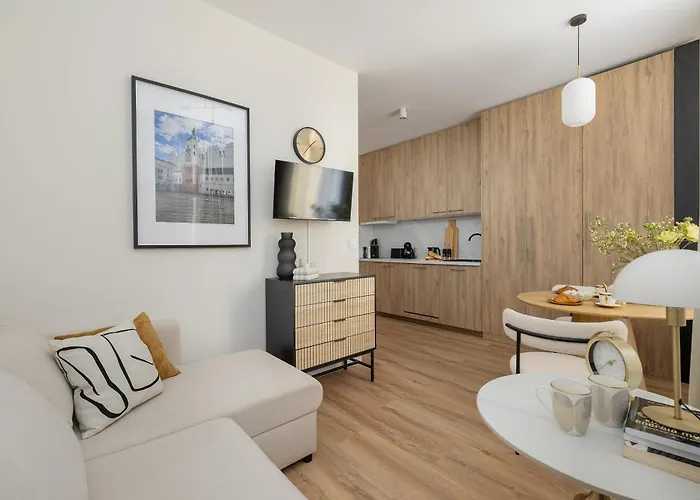 Luxury Barnim Vernon By Bookinghost